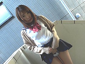 円女交際 中出しoK18歳 無限の性欲MAX中出し娘 涼花くるみ　サンプル画像02